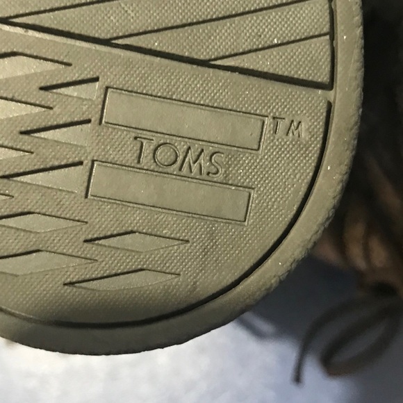 Toms women’s gray suede boot - Picture 6 of 16